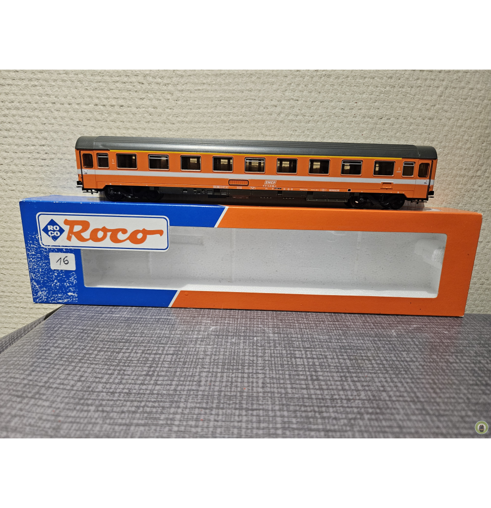 ROCO  4236G  voiture voyageur Type Eurofima 1e Classe SNCF