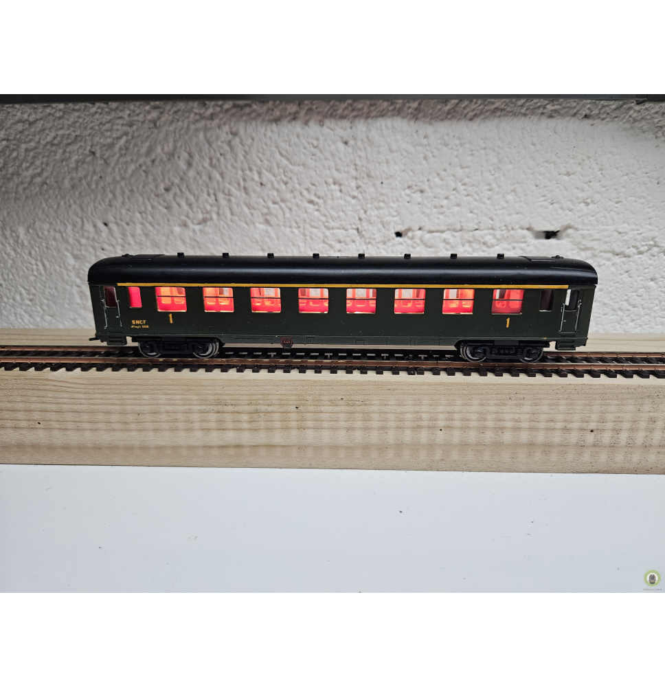 JOUEF ancien modèle 452 HO. Voiture voyageurs "Forestier" 1ère cl. SNCF avec boîte (ECLAIRAGE TACTILE)