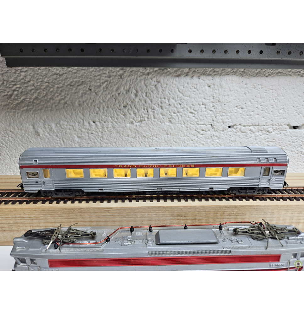 JOUEF VOITURE TEE (éclairage tactile) HO boitier NEM