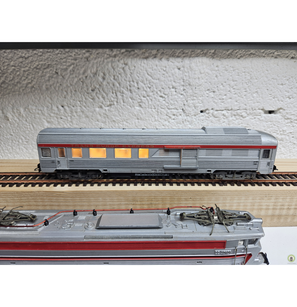 JOUEF FOURGON TEE (éclairage tactile) HO FEUX DE CONVOI (tactile)