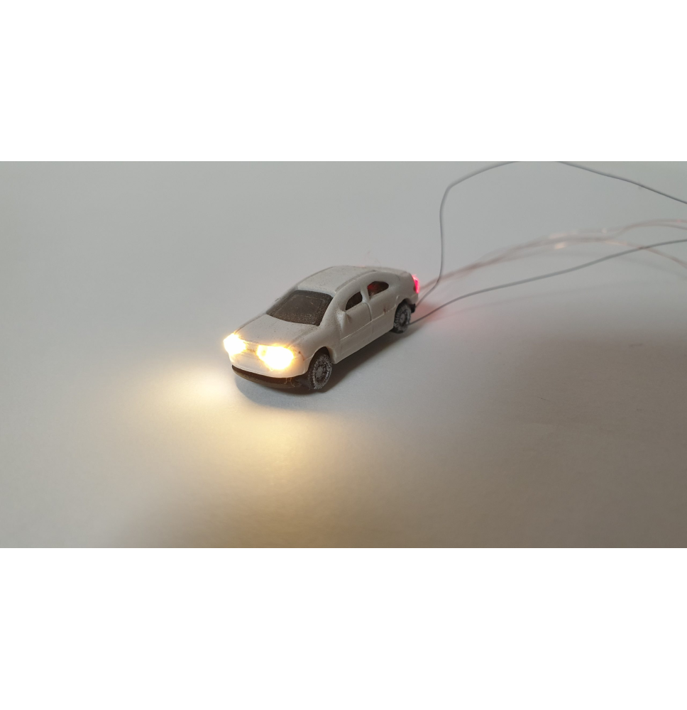 VOITURE BLANCHE ECLAIRE Echelle N
